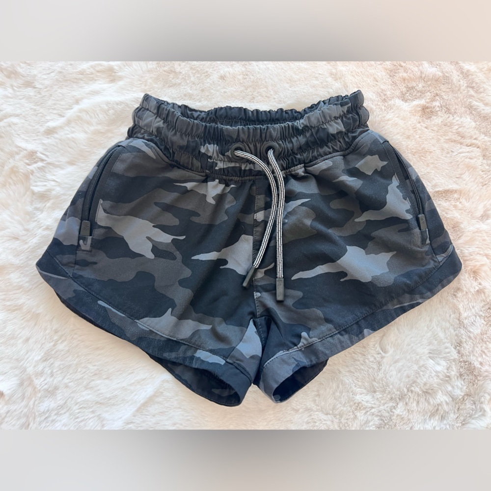 Athleta Girl All Play 3" Black Camouflage Shorts Size XS/6